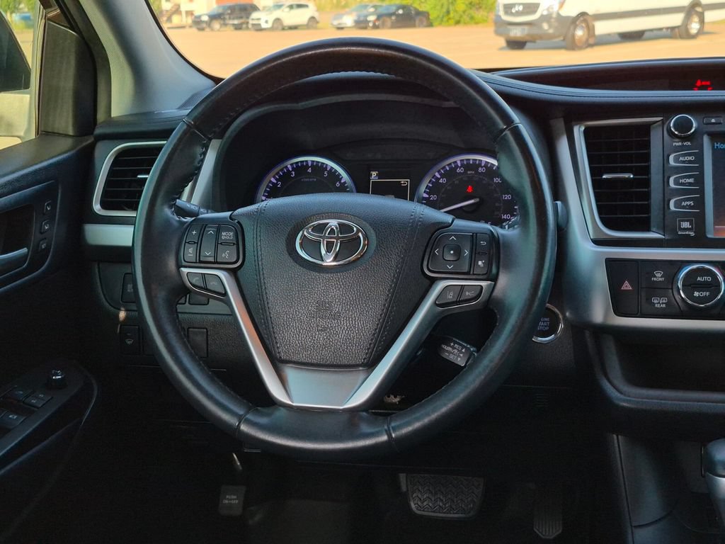 Used 2019 Toyota Highlander Limited FWD image 11