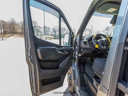 Used 2022 Mercedes-Benz Sprinter 3500 image 23