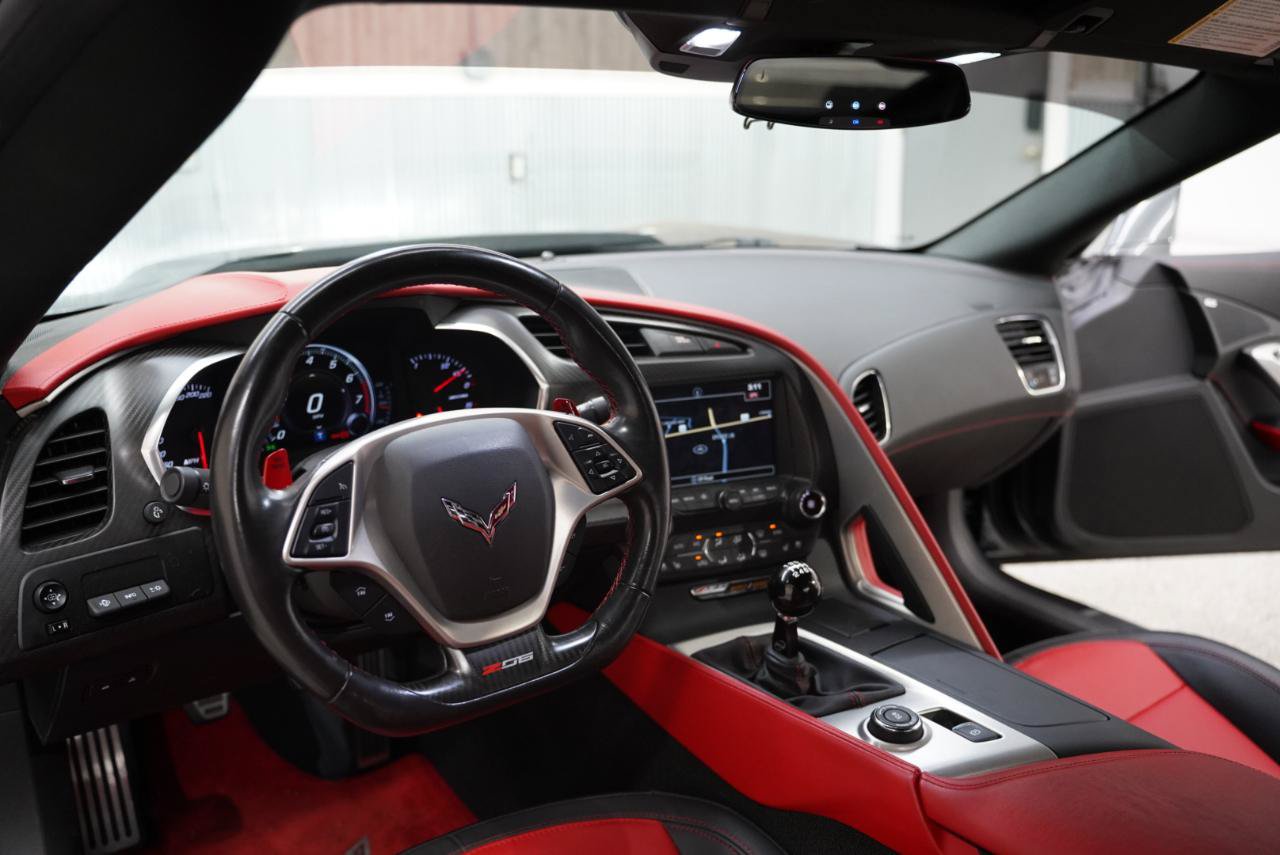 Used 2017 Chevrolet Corvette Z06 w/ Z07 Performance Package RWD image 11