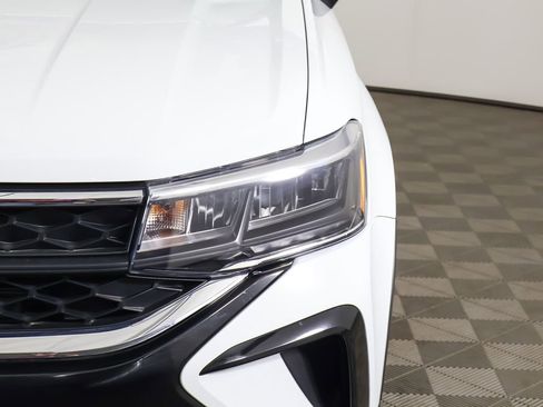 Used 2024 Volkswagen Taos SE AWD/4WD image 15