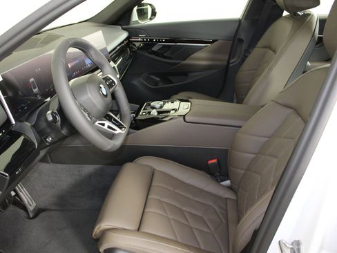 New 2026 BMW 530i xDrive w/ M Sport Package image 5