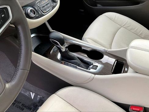 Used 2024 Chevrolet Malibu LT FWD image 16