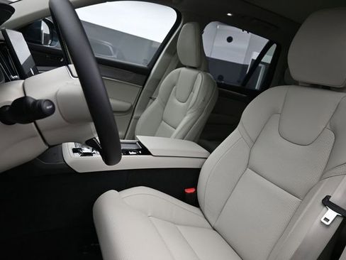 New 2026 Volvo XC90 T8 Ultra w/ Protection Package Premier AWD/4WD image 9