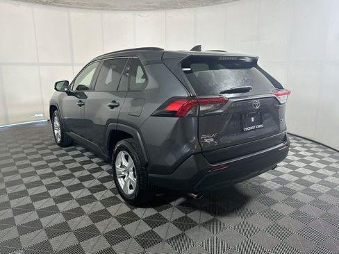 Used 2019 Toyota RAV4 XLE w/ Convenience Package FWD image 5