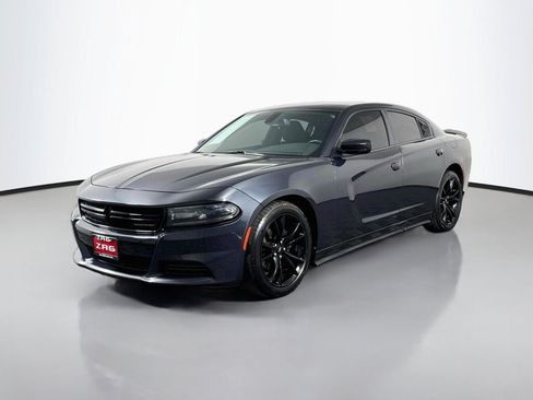 Used 2017 Dodge Charger SE w/ Blacktop Package RWD image 1