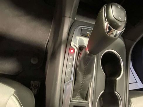 Used 2021 Chevrolet Equinox LT image 17