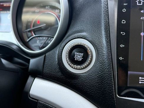 Used 2020 Dodge Journey SE FWD image 31
