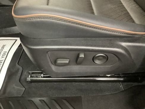 Used 2024 GMC Canyon AT4 image 10