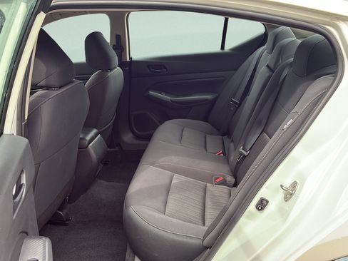 Used 2025 Nissan Altima 2.5 SV FWD image 25