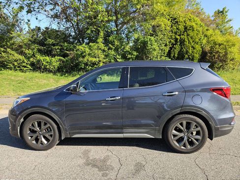 Used 2018 Hyundai Santa Fe Sport image 2