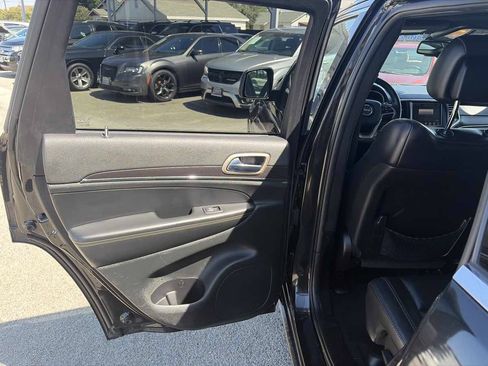 Used 2014 Jeep Grand Cherokee Limited w/ Trailer Tow Group IV AWD/4WD image 10