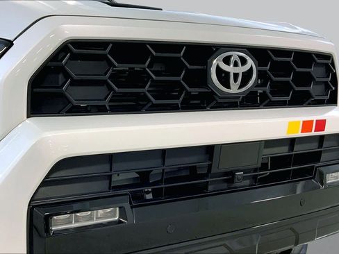 Used 2025 Toyota 4Runner TRD Sport AWD/4WD image 32