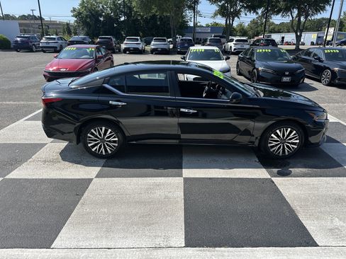 Used 2025 Nissan Altima 2.5 SV w/ SV Premium Package FWD image 4