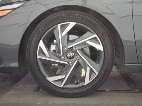 Used 2025 Hyundai Elantra Sport FWD image 9