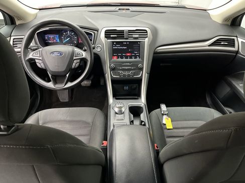 Used 2019 Ford Fusion SE image 4