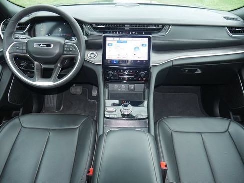 Used 2025 Jeep Grand Cherokee Limited 4xe w/ Luxury Tech Group II AWD/4WD image 8