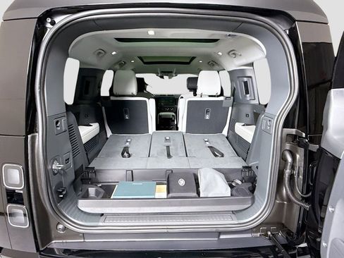 New 2026 Land Rover Defender 130 X-Dynamic SE AWD/4WD image 30
