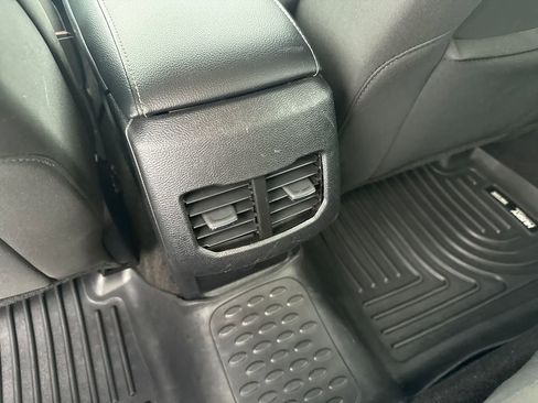 Used 2020 Ford Fusion SE image 17