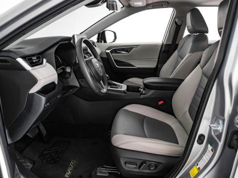 Used 2024 Toyota RAV4 XLE Premium FWD image 31