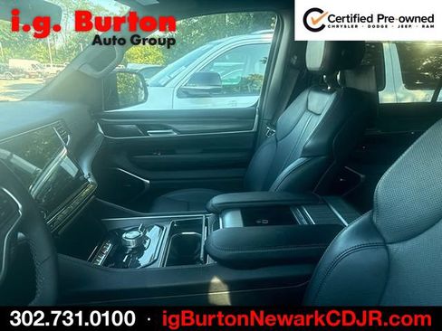 Used 2024 Jeep Wagoneer L Series III w/ Premium Group I AWD/4WD image 5