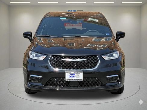 New 2026 Chrysler Pacifica Select image 3