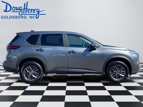 Used 2024 Nissan Rogue S image 6