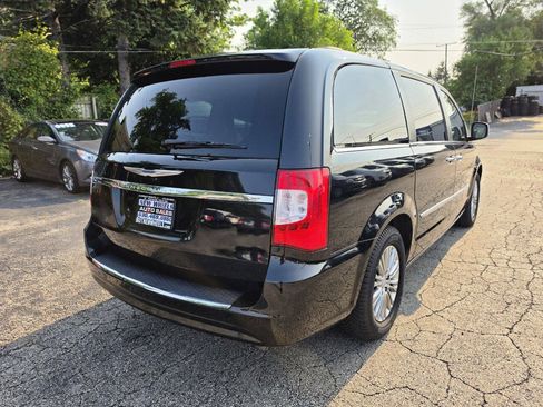 Used 2013 Chrysler Town & Country Touring-L w/ Entertainment Group #2 FWD image 8