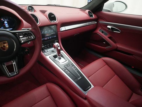 Certified 2025 Porsche 718 Cayman GTS RWD image 18