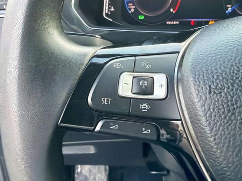 Used 2020 Volkswagen Tiguan SEL FWD image 38
