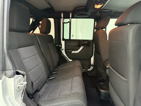 Used 2011 Jeep Wrangler Unlimited Sahara image 16