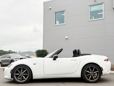 Used 2020 MAZDA MX-5 Miata Sport RWD image 21