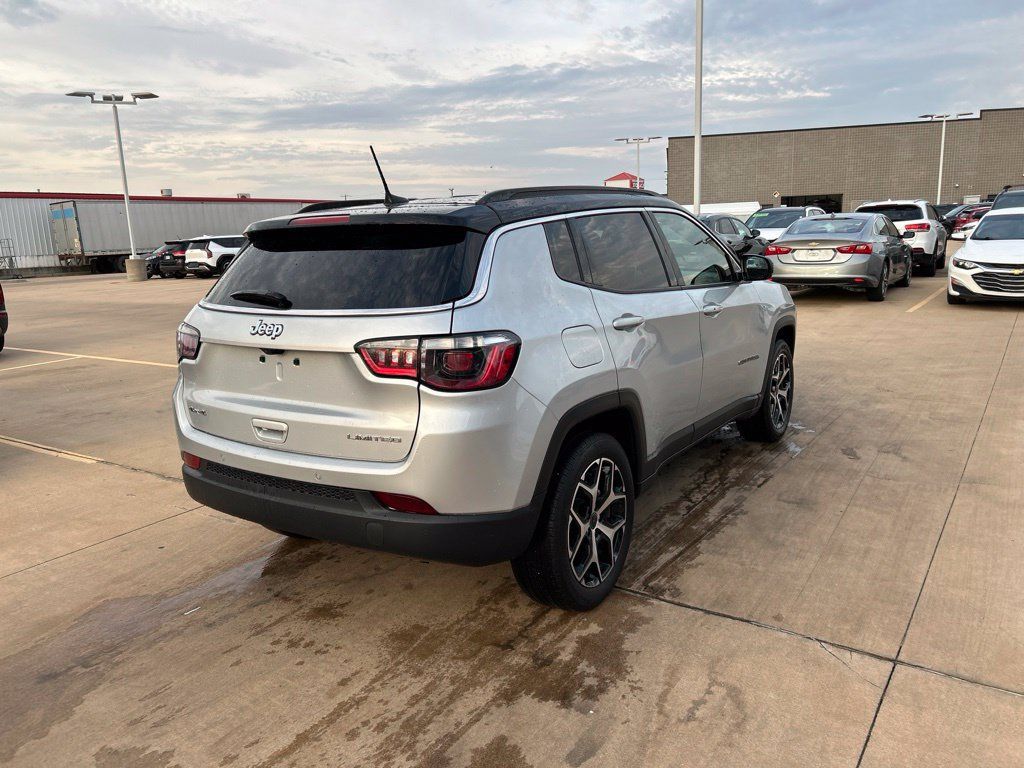 Used 2025 Jeep Compass Limited AWD/4WD image 3