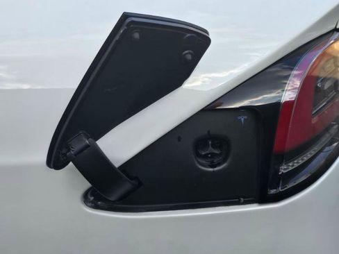 Used 2023 Tesla Model X image 30