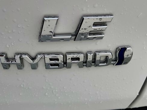 Used 2022 Toyota RAV4 LE AWD/4WD image 14