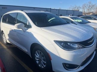 Used 2017 Chrysler Pacifica Touring-L video 3