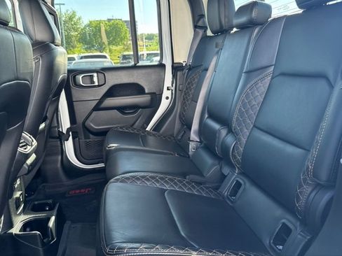 Used 2022 Jeep Gladiator Overland AWD/4WD image 8