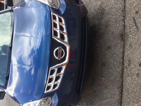 Used 2011 Nissan Rogue S image 1