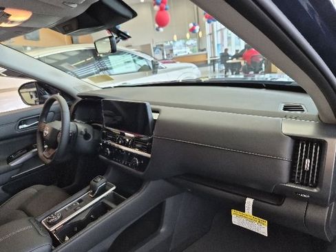 New 2026 Nissan Pathfinder SL w/ SL Premium Package AWD/4WD image 12