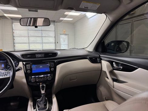 Used 2017 Nissan Rogue Sport SL AWD/4WD image 22