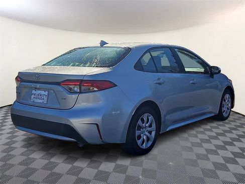 Used 2022 Toyota Corolla LE image 4