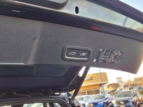 Used 2019 Volvo XC40 T5 R-Design image 19