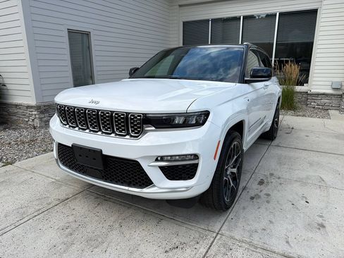 Used 2022 Jeep Grand Cherokee Summit AWD/4WD image 2