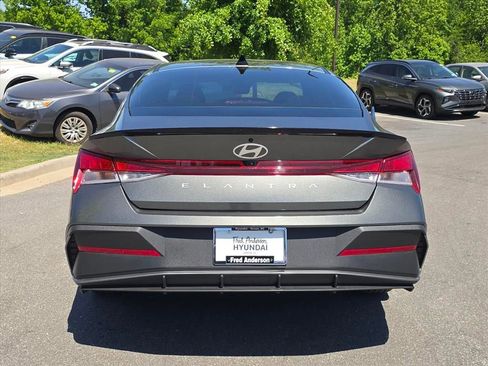 Certified 2025 Hyundai Elantra Sport FWD image 4