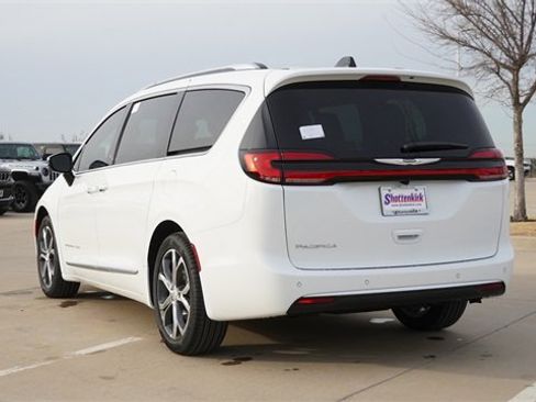 New 2026 Chrysler Pacifica Pinnacle image 7