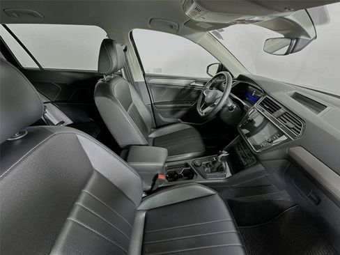 Used 2024 Volkswagen Tiguan SE AWD/4WD image 27