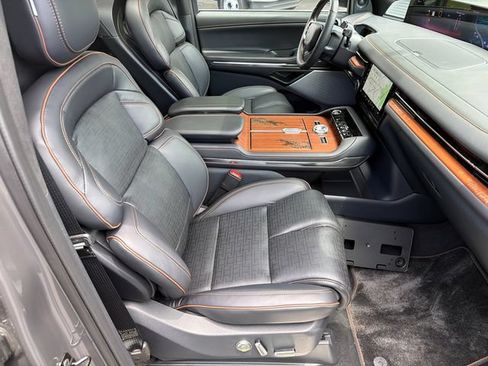 New 2026 Lincoln Navigator L Black Label AWD/4WD image 15