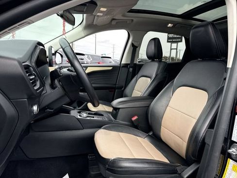 Used 2022 Ford Escape Titanium w/ Titanium Premium Package FWD image 11