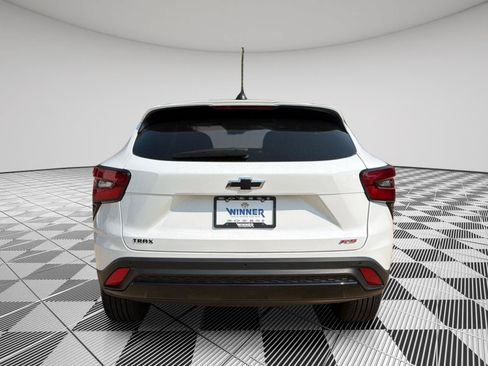 New 2026 Chevrolet Trax RS w/ Sunroof Package FWD image 4