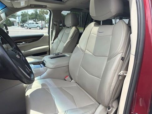 Used 2018 Cadillac Escalade ESV Luxury RWD image 11