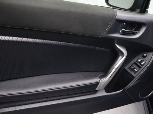 Used 2017 Toyota 86 RWD image 14